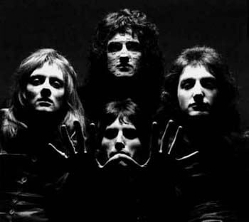En la foto aparecen los cuatro componentes del grupo londinense Queen